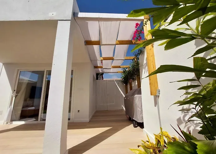 Bungalow De Diseno Hidromasajes Terraza Y Piscina.