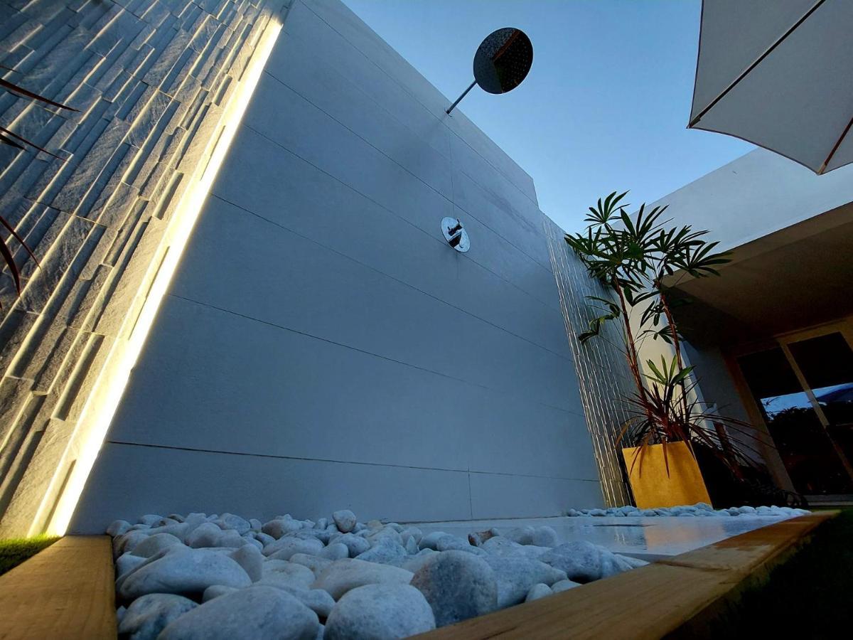 De Diseno Hidromasajes Terraza Y Piscina. * San Bartolomé